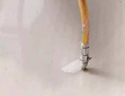 怀集瓷砖空鼓维修公司专业解答在瓷砖铺贴过程中，如果使用的砂料过粗（如全部使用了粗砂），可能会导致以下问题